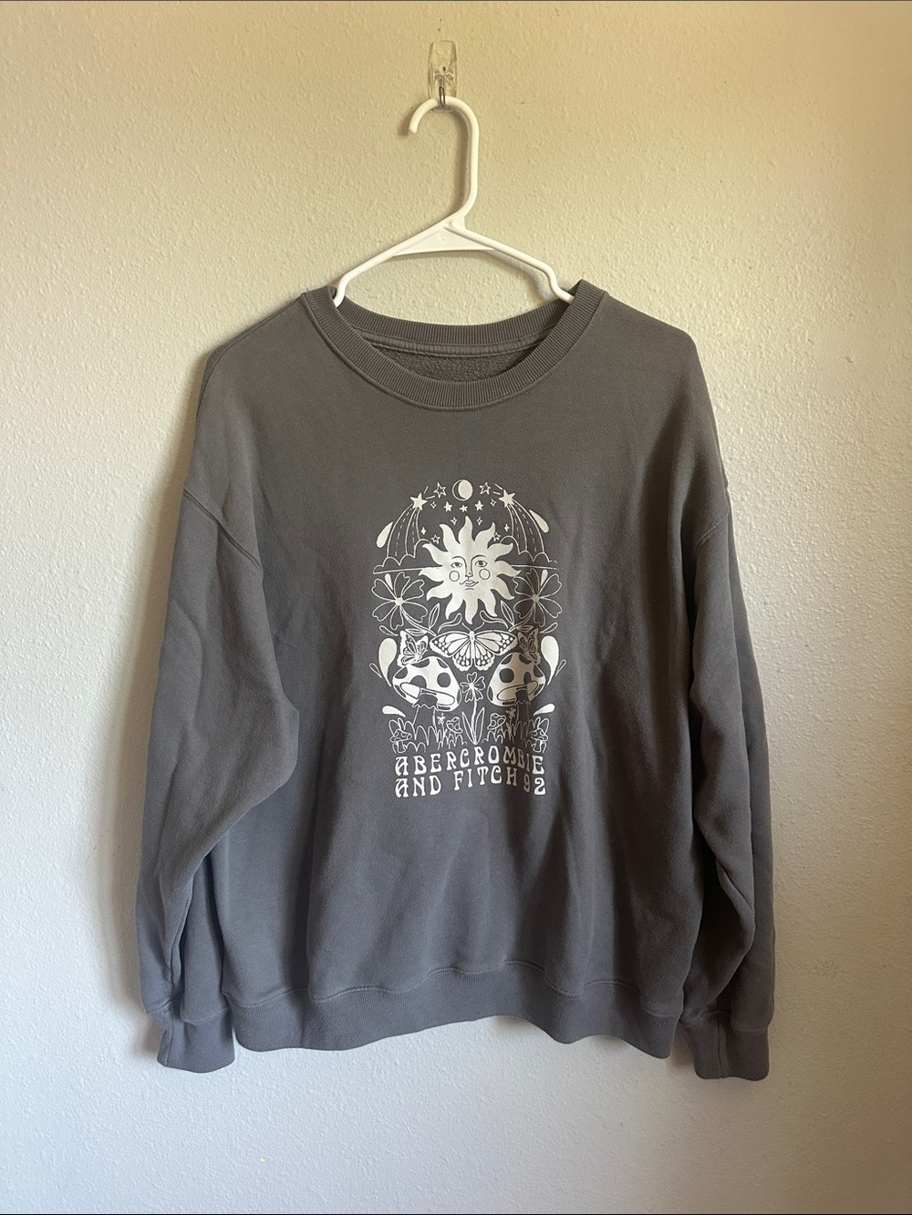 Abercrombie & Fitch sun Gray Crewneck Sweatshirt with White Graphic